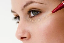 9 bước trang điểm che tàn nhang hoàn hảo