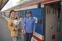 Chuyến tàu cuối năm đong đầy cảm xúc