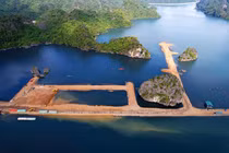 Chủ dự án “quây núi lấp biển” là ai?