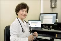 Từ cô gái thích phiêu lưu… trở thành Phó giáo sư đầu ngành tai mũi họng