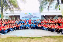 Gần 1.000 CBNV SeABank ra quân làm sạch bờ biển tại 11 tỉnh thành