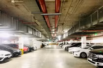 “Làn sóng” tăng phí trông giữ xe ô tô tại chung cư, TTTM Hà Nội