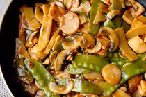 Gợi ý 4 món xào giòn ngọt từ đậu Hà Lan, ăn là mê