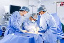 Đi khám sức khỏe, bé gái 13 tuổi phát hiện khối u buồng trứng