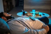 Rủi ro sức khỏe khi vừa ăn xong đã nằm