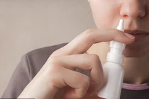 Lạm dụng thuốc xịt mũi chữa viêm xoang, người phụ nữ mắc suy thượng thận
