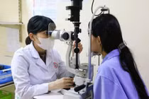 Nữ sinh 14 tuổi nhập viện do bị súng bi sắt đồ chơi bắn vào mắt