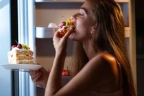 Thói quen buổi tối "âm thầm" phá hủy sức khỏe thận