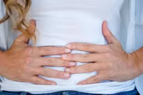 Lý do khiến bạn thường gặp tình trạng đầy hơi vào ban đêm?