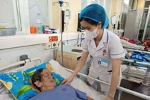 Cụ bà bị hươu nhà nuôi húc gãy 14 xương sườn, tổn thương tim