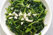 Bí quyết làm món rau muốn xào tỏi giòn ngon, xanh mướt hấp dẫn