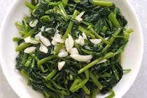Bí quyết làm món rau muốn xào tỏi giòn ngon, xanh mướt hấp dẫn