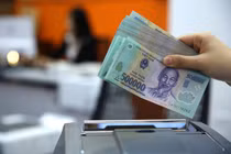 Lãi suất tiết kiệm tiếp tục giảm, lãi vay có cao?