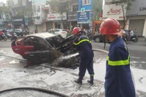 Đà Nẵng: Xe hơi 4 chỗ bốc cháy dữ dội sau tiếng nổ 