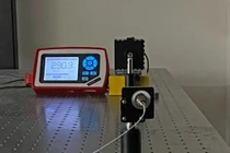 Thiết lập thử nghiệm một máy phát bộ khuếch đại được xử lý đặc biệt có tên là erbium đặt cách bộ thu 30 mét.