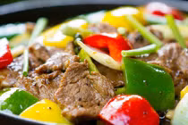 Ăn thịt bò hay thịt lợn tốt hơn?