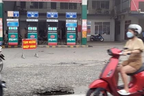 Đi 5 cây xăng mới đổ được 200.000 đồng, nhiều cửa hàng đóng cửa