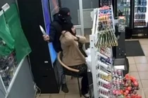 Nam thanh niên xin lỗi nạn nhân rồi mới ra tay cướp