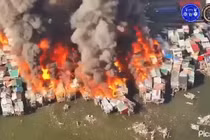 Nhiều ngôi nhà bị thiêu rụi trong vụ cháy lớn tại Manila