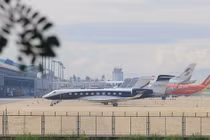 5 'chuyên cơ tỷ phú' đậu ở sân bay, người dân Đà Nẵng tò mò ngắm 