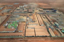 Người dân khốn khổ đối phó “bão bụi đỏ"