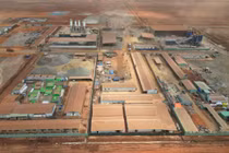 Người dân khốn khổ đối phó “bão bụi đỏ"