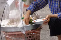 Nỗi lo thực phẩm “bẩn” mùa lễ hội