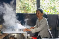 Giữ lửa nghề bánh tráng truyền thống 