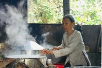 Giữ lửa nghề bánh tráng truyền thống 