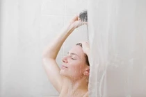 7 lưu ý giúp bà bầu tắm đúng cách, an toàn 