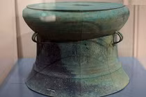 Vật chứng quý về kỹ nghệ đúc trống đồng của người Việt cổ