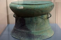 Vật chứng quý về kỹ nghệ đúc trống đồng của người Việt cổ