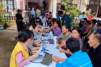 Hành trình mang lại ánh sáng cho em bé vùng cao Hà Giang