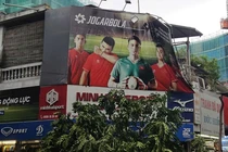 Hiểm họa biển quảng cáo trên cao trơ khung