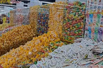 Ẩn họa từ bánh kẹo, rau câu… không rõ nguồn gốc