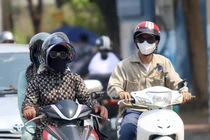 Cuộc sống đảo lộn vì nắng nóng đến 40 độ C 