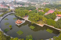 Vì sao hồ nước thường được xây hình bán nguyệt?