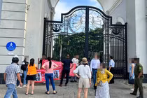 Phụ huynh cho trường quốc tế vay hàng chục tỷ đồng… "cầm dao đằng lưỡi"? 