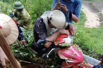 Người đàn ông bị đất lở đè gãy 2 chân ở Bắc Kạn