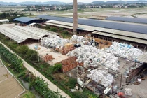 Xử lý nghiêm nhà máy gạch tập kết phế liệu