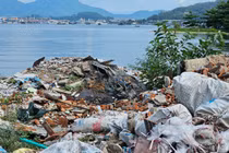 Đà Nẵng: Vịnh Mân Quang nhếch nhác, rác thải bủa vây