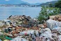 Đà Nẵng: Vịnh Mân Quang nhếch nhác, rác thải bủa vây