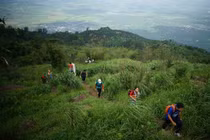 Mùa xuân leo núi Chứa Chan