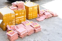 Hai tạ xúc xích không rõ nguồn gốc từ Hà Nội đi Quảng Ninh