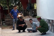 Mâu thuẫn làm ăn chồng dùng súng bắn vợ tử vong