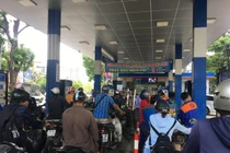 Giá xăng dầu tiếp tục giảm hơn 1.000 đồng mỗi lít