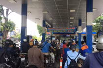 Giá xăng dầu tiếp tục giảm hơn 1.000 đồng mỗi lít