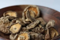 3 cách ngâm nấm hương cực sạch