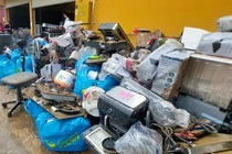 Siêu thị mất 130 điện thoại trong đêm mưa lũ