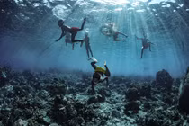 Bộ tộc sống khỏe re dưới nước, có 2 bộ phận to bất thường